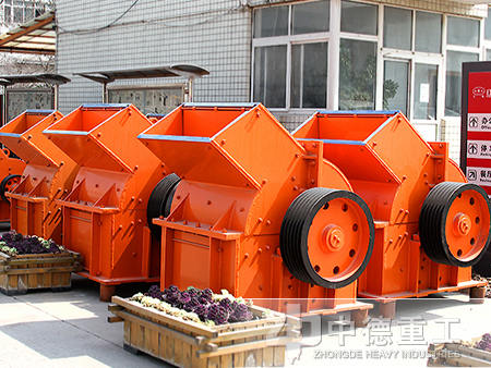 不僅可用于破碎生產線、制砂生產線，也可在選礦生產線中替代圓錐破碎機。下面我們就具體來看錘式破碎機應用于哪些方面？